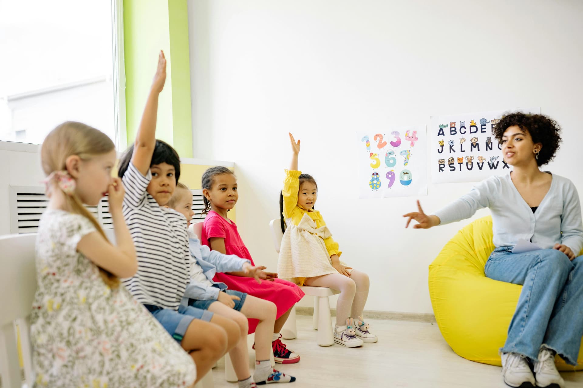 Students collaborating in a trilingual classroom